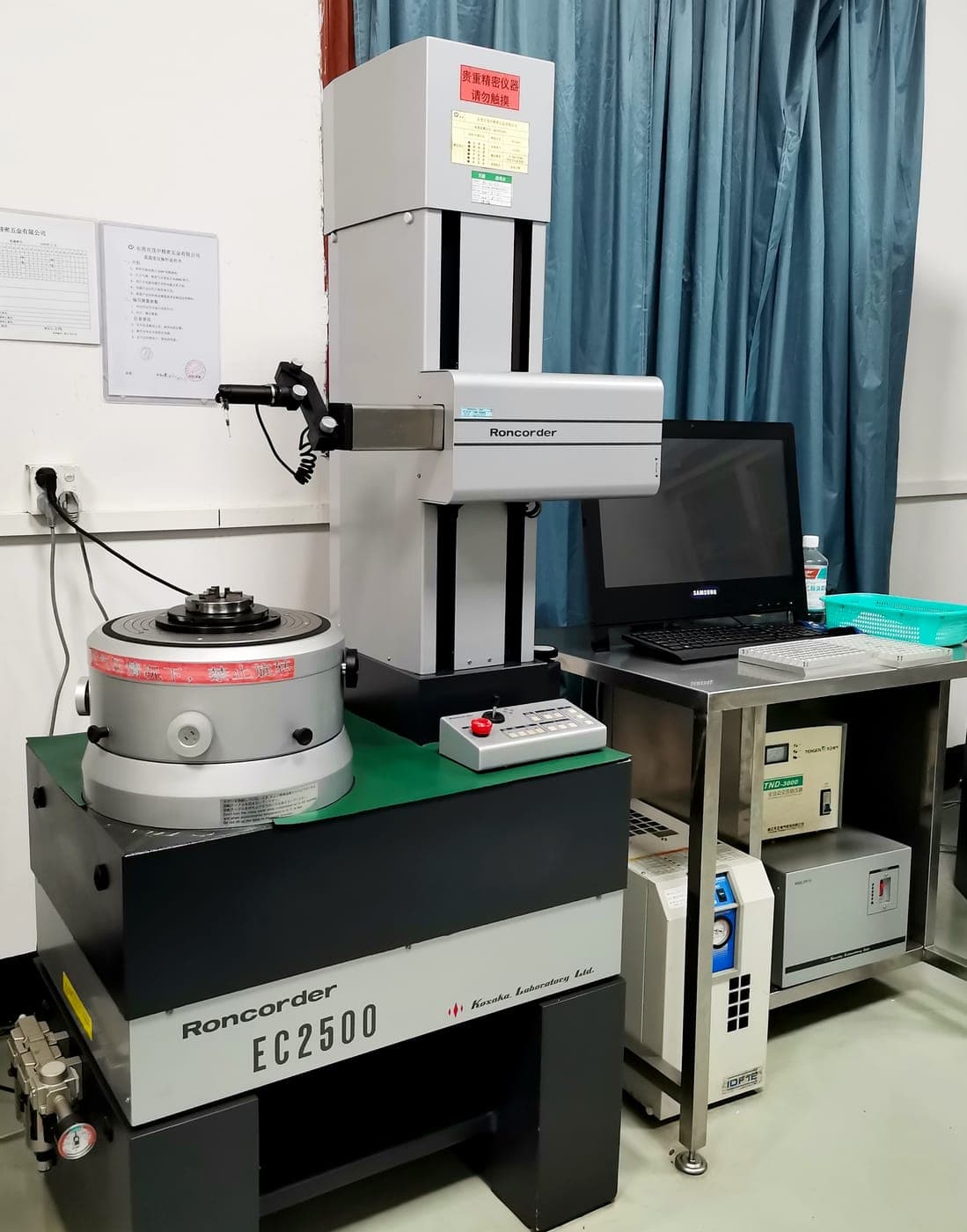 Kosaka Roncorder EC2500 · roundness tester